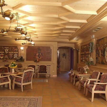 Hotel Villa Jolanda Ziano di Fiemme Buitenkant foto