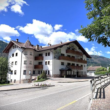 Hotel Villa Jolanda Ziano di Fiemme Buitenkant foto